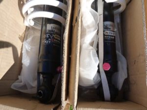 Schokdemper + veren (verstelbaar verlagingsset) NJT Extreme Sport Suspension - Afbeelding 3